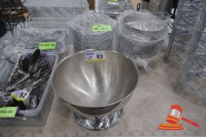 93 · ASSORTED STAINLESS STEEL BOWLS AND WIRE BASKETS