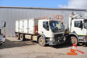 7 · 2017 Volvo FE Series 3 Truck White, 6 x 4, Manual, Diesel Reg #: Unlicensed ODO: 627,571 kms Showing on Clock Eng #: D8441861, VIN: YV2V001DXHZ2112857 Features: Bullbar, Lightbar, 1 x Spare Wheel, Beacon Light. (*Key # 23, WP#4800*) Condition:**Rust Around Windscreen, Scratched & Dented Bullbar, Tape On Left Side Of Mirror To Keep Attached.** Panel: POOR, Paint: FAIR, Glass: FAIR, Tyres: FAIR Dash: FAIR, Upholstery: FAIR, Floor: FAIR Overall Condition: FAIR