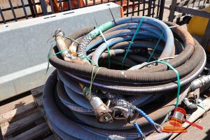 175 · 2 X INDUSTRIAL HOSES, CHEM FOOD, SUPER TOP UPE/LL, MAX PRESSURE, 232PSI/16 BAR, -40 DEGREES TO 100 DEGREES CELSIUS, APPROX; 2M L, SOME MARKS, ON A PALLET (REF; SAT-18417/ CMR044781)