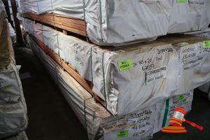 135 · 085 x 020 DECKING JARRAH FEATURE APPROX 620LM RANDOM LENGTHS (PACK NO-310003237) TRANSPORT DIMS- L5.6 x W.500mm x D.500mm