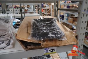 139 · APPROX 20x BLACK CHEFS JACKETS, SIZE: 2XL
