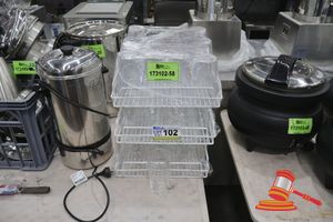 102 · 3 X WIRE RACKS WITH APPROX 57 X PINT AND 570ML GLASSES