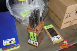 227 · KNIFE BLOCK SET