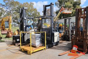14 · CROWN ELECTRIC PICKER FORKLIFT WITH CHARGER, MODEL: SP3510-30 SN:1A41445, BATTERY TYPE: 117606-004-03, CELL TYPE: 8PZB 840, CAPACITY: 840 AH @ C5 30°C, 24V, RATED CAPACITY: 1360KG, UNTESTED,KEY 271