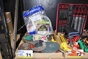 71 · TRAY OF ASSORTED GRINDING AND SANDING DISCS, WIRE BRUSHES DISCS, UNCOATED SOFT WIRE AND SCREW DRIVER BIT SETS .