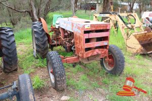 10 · INTERNATIONAL 434 TRACTOR. RED. UNTESTED. REPORTED NON RUNNER. REAR TYRES FLAT U/S