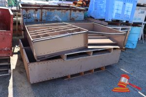 404 · BUNDLE OF METAL SHELVING, 1x PIGEON HOLE SHELF, APPROX 1870 x 1800 x 330mm, 1x SHELVING UNIT, APPROX 1550 x 2100 x 400mm