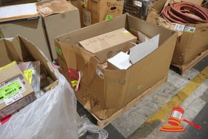 1 X Motor / Hydraulic / Pump Parts, Approx 4 X Boxes, Includes: Sandvik Motor Cp000812, Enerpac Hydraulic Pump P84, Wiper Motor , Enerpac Hydraulic Pump D842,(Poss Unused), Pallet (S44#4974647161, Dr# 1618)