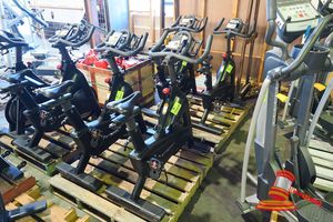 38 · SYNERGY SPIN BIKE, BLACK/GREY, (SOME MARKS / UNTESTED)