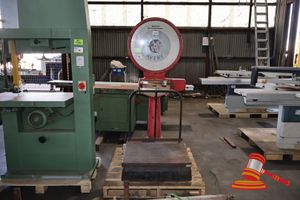 15 · 1 X AVERY WEIGHING SCALE, PLATFORM STYLE, APPROX 1.5M X 760MM W X 910MM D, RED & WHITE DIAL FACE (SOME MARKS / UNTESTED), POSS NOT CALIBRATED, ON A PALLET