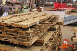 BB202 - BLACKBUTT FEATURE AND BETTER GRADE 75-190x30-35mm Rough Sawn Boards - @ 1.7-2.APPROX 6m, 67lm