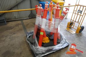 1 X PALLET ASSORTED PLASTIC BOLLARDS SAFETY CONES
