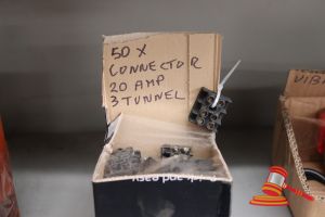 235 · 50x CONNECTOR 20amp 3 TUNNEL