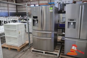41 · 1 X SAMSUNG FRENCH DOOR REFRIGERATOR, MODEL: SRF801GDLS, SN:U66043AGC0201M, GREY, APPROX; 908MM X 920MM X 1774MM, UNTESTED, SOME MARKS