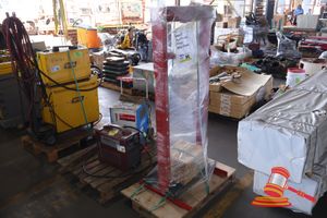 56 · 1 X HYDRAULIC PRESS WITH RAM, UNTESTED