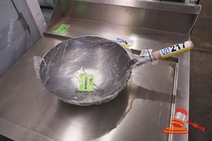 217 · WOK W/WOOD HANDLE 36CM