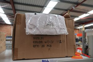 Approx 20x White Long Sleeve Chefs Jackets, Size: M