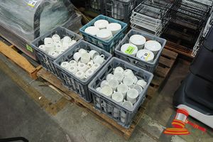 89 · 5 X CRATES OF ASSORTED WHITE CERAMIC CUPS AND SAUCERS