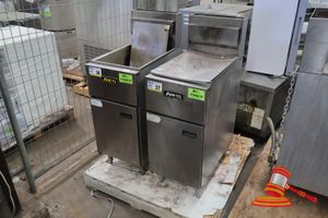 1 X Anets Commercial Gas Fryer, Model: Slg40, Sn:G15hc052962, 19.4l Tank Capacity, Natural Gas, 90.1 Mj/H, Untested (Some Marks, Used Condition)
