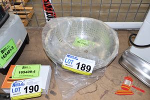 189 · S/S CHINESE COLLANDER 28CM