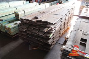 35 · SOUTHERN MAHOGANY 150mm x 27mm STANDARD AND BETTER GRADE ROUGH SAWN, 96@ 2.5m TO 2.8m, 260 LM (PACK SM101) TRANSPORT DIMS: 2900 x 1050 x 700mm