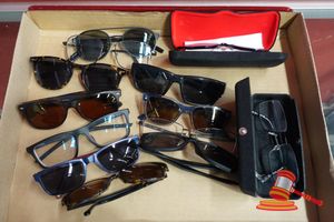 APPROX 12 X PAIRS OF EYEGLASSES AND SUNGLASSES, VARIOUS STYLES AND BRANDS