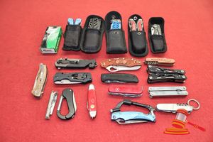 40 · 20 X ASSORTED MULTIPURPOSE TOOLS AND POCKET KNIVES