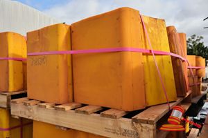 34 · MULTOTEC BEAM LINERS, 400X400X540, INCLUDES:APPROX 8 X LINER SQUARE BOTTOM DECK, YELLOW, DIMENSIONS: 1.2M X 1.2M X 700MM ON PALLET, WEIGHT: 300KG PER BUNDLE, MULTOTEC PART NO: 292656 (USED, SOME MARKS), (B9218372)