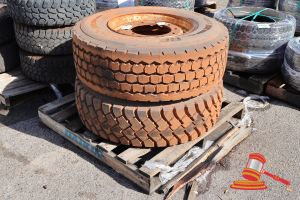 49 · 2 X BF GOODRICH CROSS CONTROL, 385/65R, 22.5S, WITH RIM, SOME RUST, ON A PALLET