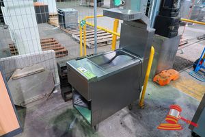15 · 2022 CULINAIRE CHIP DUMP STATION WITH RAMP AND OVERHEAD LIGHT. 240V. APPROX 400 X 880 X H1350