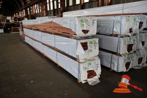 68 · PACK OF KARRI SKIPPED, RANDOM, 100mm x 25mm, 405LM (PACK# 320026980) TRANSPORT DIMS L5780mm x W550mm x 450mm