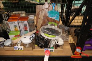 109 · TRAY OF ASSORTED KITCHEN ITEMS INCLUDING 3 X WOODEN CHOPPING BOARDS, KAMBROOK POWERWAND, KNIVES, SOURDOUGH CUTTER, WATERMELON SLICER