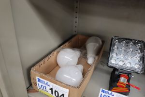 104 · 3x ASSORTED LIGHT BULBS