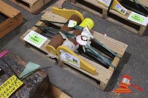 2 X Metal Locking Pins, Approx; 34cm L, On A Pallet (S44#Ritm0812454, Dr# 1606)