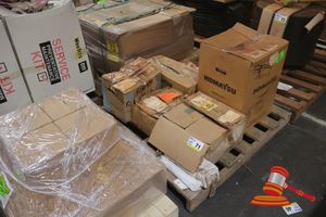 Assorted Items, Approx 1 X Box, Includes: Hydraulic Filter Elements, Coolant Filters, And Other Filters Of Various Sizes And Attachments (Poss Unused, Boxed) On A Pallet (S44#4973500246, Dr# 1318)