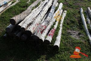 355 · BUNDLE OF 25 X JARRAH FENCE POSTS LOGS, 2.0M LONG, 125mm DIAMETER