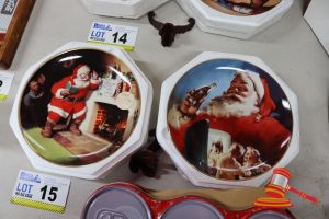 15 · 2 X DECORATIVE COLLECTOR PLATE, SANTA CLAUS THEME, OCTAGONAL WHITE FRAME WITH GOLD TRIM