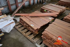 85 · PACK OF JARRAH DECKING FEATURE, 108 LM, 086 x 019, 9.82M2 WITH 9.5mm GAP (PACK NO: 320026242) TRANSPORT DIMS PACK SIZE L900 x W520 x H450,