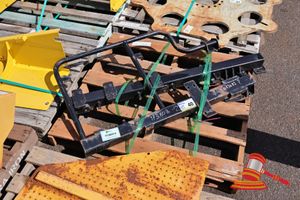 1x Catpillar 793f Platform Walkway Handrail, P/N:418-3682, Approx; 1.1m L X 730mm W X 90mm D, Some Marks, 1x Catpillar Post, Approx; 1.3m L X 200 Mm W X 60mm D, Some Marks, On A Pallet
