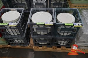 APPROX 50 X DINNER PLATE, WHITE, COMMERCIAL GRADE, IN 2 X MILK CRATES