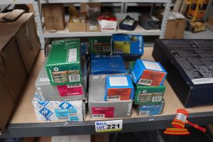 221 · BUNDLE WITH ASSORTED SCREWS, NUTS AND BOLTS