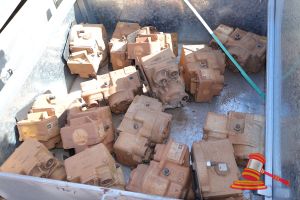 22 · APPROX 16 X KNORR NEW YORK AIR BRAKE COMPANY TYPE DB10 VALVES, P/N 775765, 775764 & OTHERS SUIT LOCOMOTIVES, DUST AND SURFACE CORROSION PRESENT, IN METAL CRATE