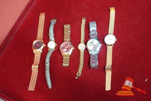 12 · 6 X WATCHES. 1 X CITIZEN QUARTZ (25001) YELLOW METAL WATCH. GLASS CRACKED, 1 X CITIZEN ECO DRIVE (1520302484) YELLOW METAL WATCH WITH WHITE FACE, DATE WINDOW AND LEATHER BAND, 1 X DANIEL WELLINGTON PETITE WATCH (K28RW41). YELLOW METAL WITH WHITE FACE, WR3TM, 1 X NIXON "THE MEDIUM" TIME TELLER WATCH. ROSE GOLD TONE WITH BLACK FACE, 1 X SEKONDA WHITE METAL WATCH WITH BROWN FACE AND DATE WINDOW, WR50M, 1 X POEDAGAR YELLOW METAL WATCH WITH RED FACE AND DATE WINDOW, WR3ATM. ALL WATCHED IN ASSORTED US
