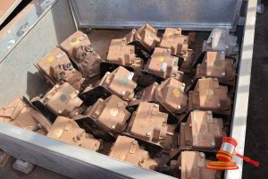 9 · APPROX 18 X KNORR NEW YORK AIR BRAKE COMPANY VALVES, TYPE DB20, P/N 775764, SUIT LOCOMOTIVES, DUST AND SURFACE CORROSION PRESENT, IN METAL CRATE