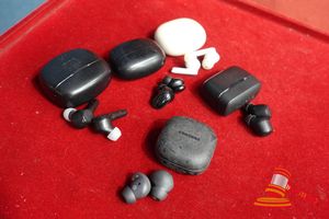 20 · 5 X PAIRS OF EARBUDS MARKED SAMSUNG, BLUE ANT, OTTO, JLB, NCD. IN ASSORTED USED CONDITION. UNTESTED