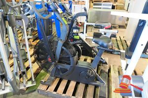 44 · 1 x ELLIPTICAL BIKE, EXERCISE / STATIONARY BIKE WITH FAN RESISTANCE AND DIGITAL DISPLAY, UNTESTED