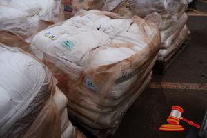APPROX 40 X WATER TREATMENT CHEMICALS, INCLUDES: BASF MAGNAFLOC 5250, BATCH NO: 29E21362A, MATERIAL: 50298853, GROSS 12,634 PER BAG, ON PALLET