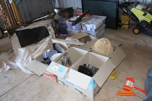 188 · 5 BOXES OF ASSORTED KITCHEN UTENSILS INCLUDING PANS, CROCKERY, STORAGE CANNISTERS, KNIFE SETS