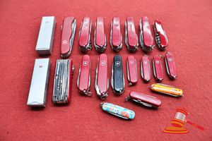 33 · 20 X SWISS AND VICTORNOX POCKET KNIVES