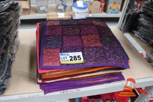 285 · BUNDLE OF COLOURFUL CUSHION COVERS, 40 x 40cms